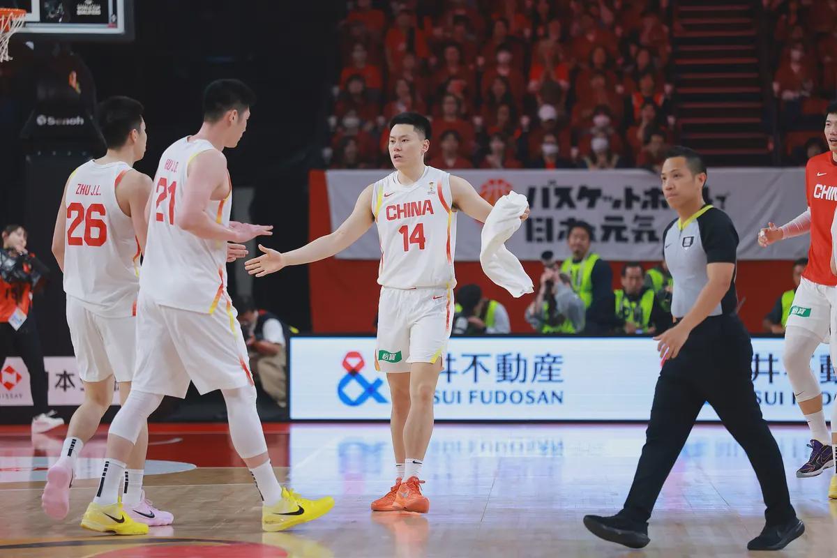 开云体育-11分绝境逆转！李弘权+21正负值暗藏玄机，中国男篮赢在哪？